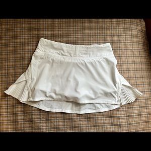 Lululemon peak-pleat style tennis skirt